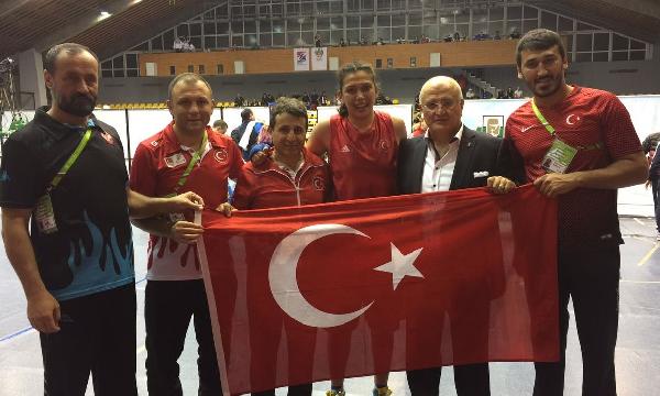 Boksta Elif Güneri Avrupa şampiyonu oldu